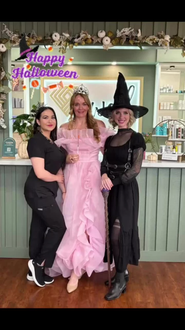 Glenda the Good Witch is ready to do some Boo-tox!! Have a great Halloween & be safe tonight! 👻  #halloweencostume #halloween2025#jewellaestheticmedspaeugeneoregon#medspaeugeneoregon#hillaryjewellnpeugeneoregon#botox